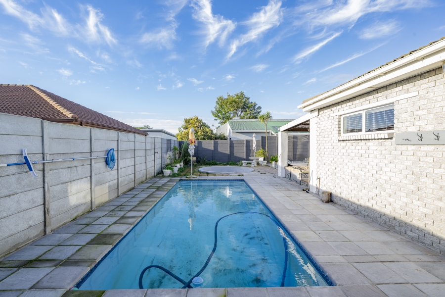 5 Bedroom Property for Sale in Rouxville Western Cape